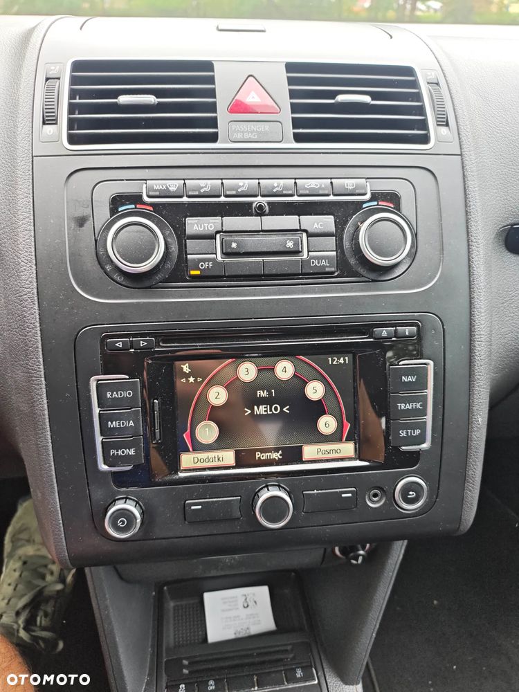 Volkswagen Touran 1.6 TDI DPF BlueMotion Technology Highline - 24