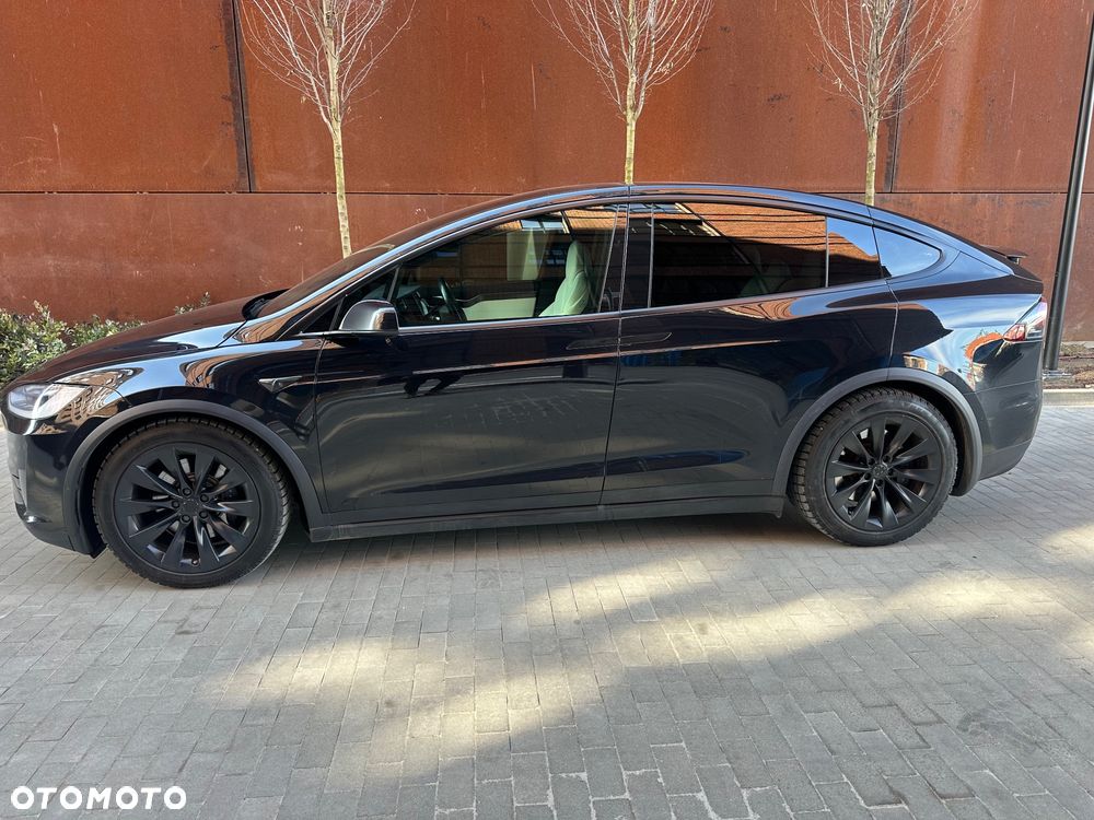 Tesla Model X - 8