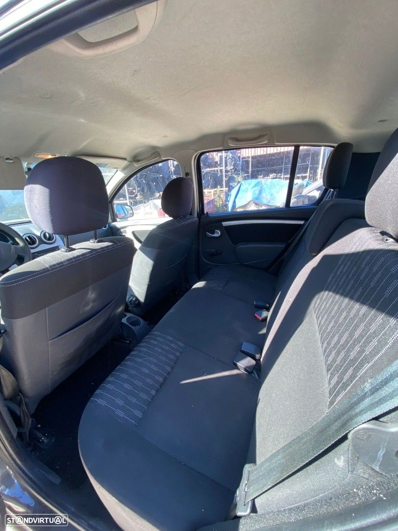 Dacia Sandero 1.2i de 2012 disponível para peças - 7