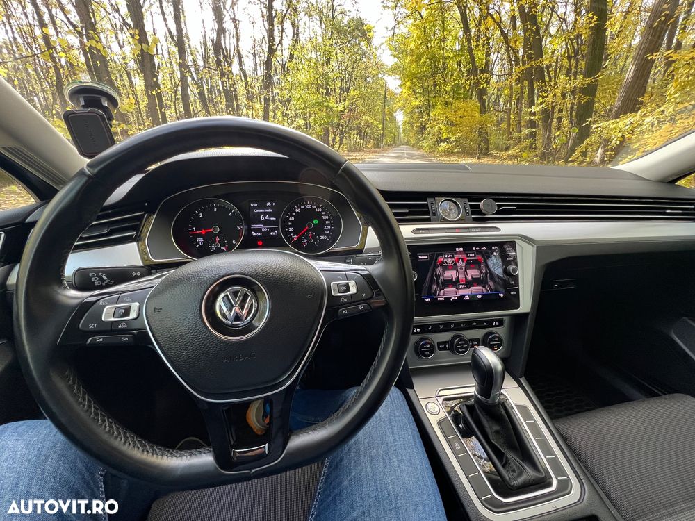 Volkswagen Passat 2.0 TDI DSG Trendline - 12