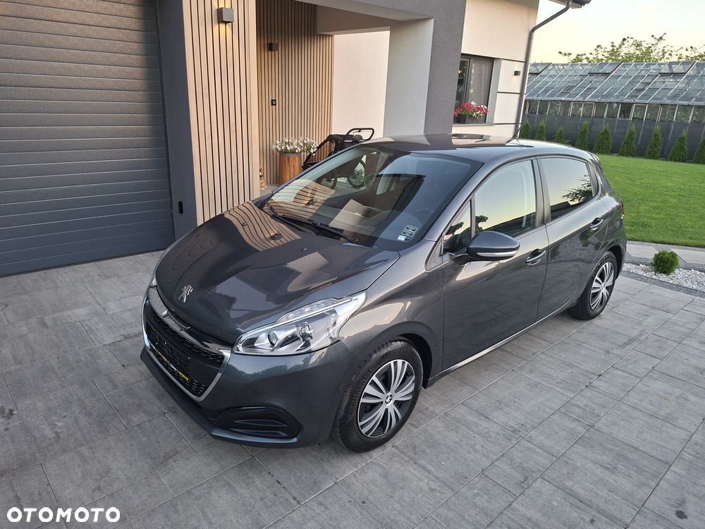 Peugeot 208 - 1