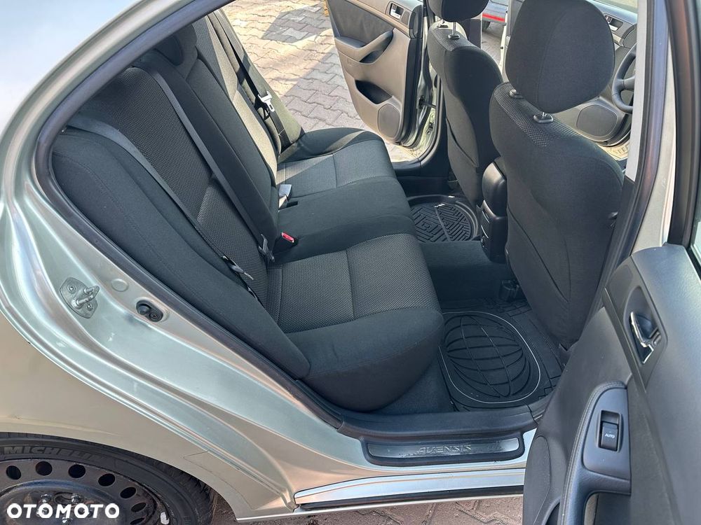 Toyota Avensis 2.0 D-Cat Sol - 16