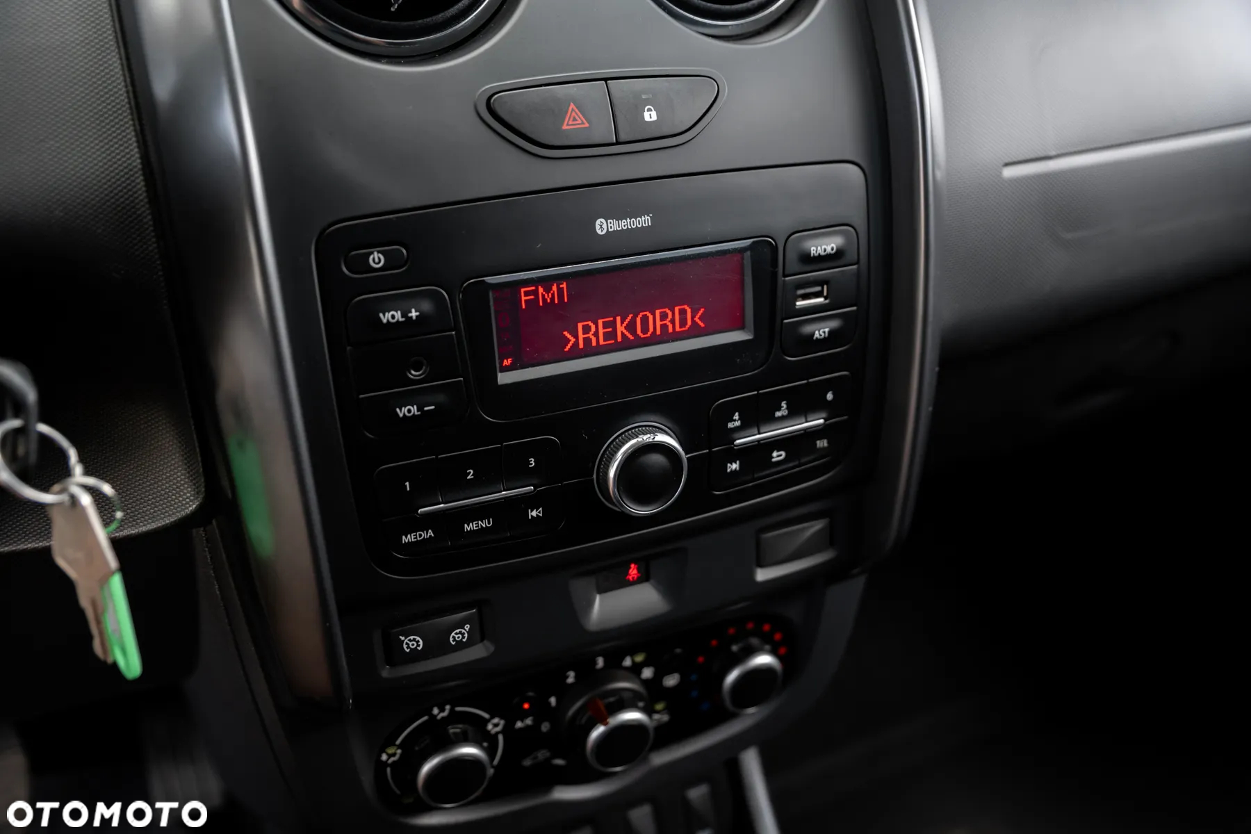 Dacia Duster 1.6 SCe Laureate S&S - 29