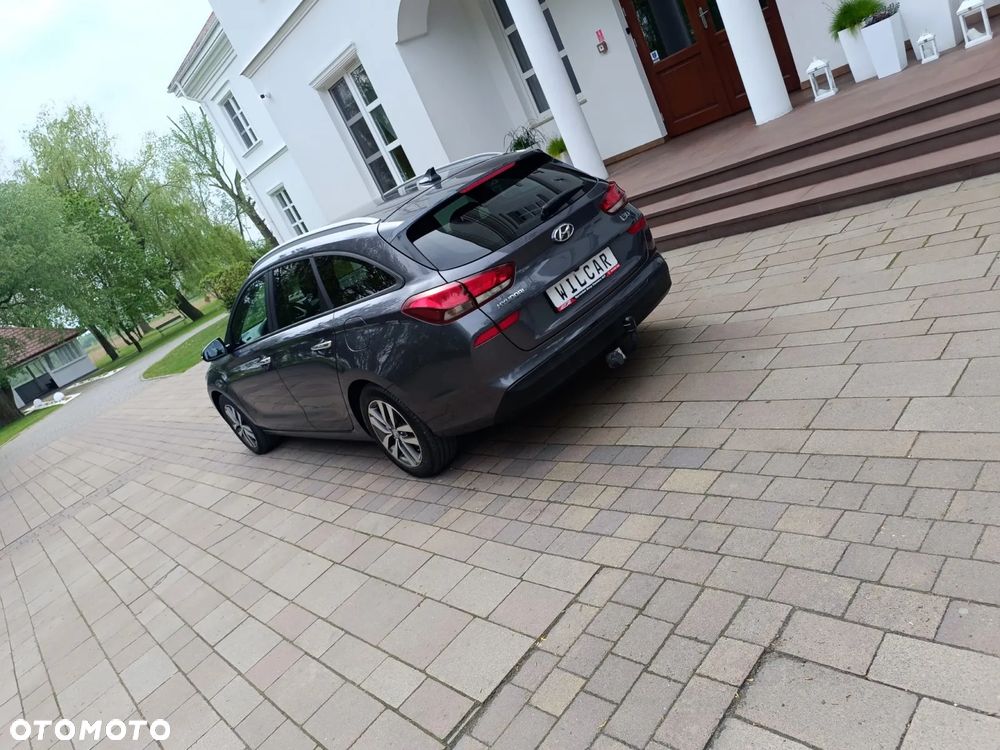 Hyundai i30 blue Kombi 1.6 CRDi Style - 19