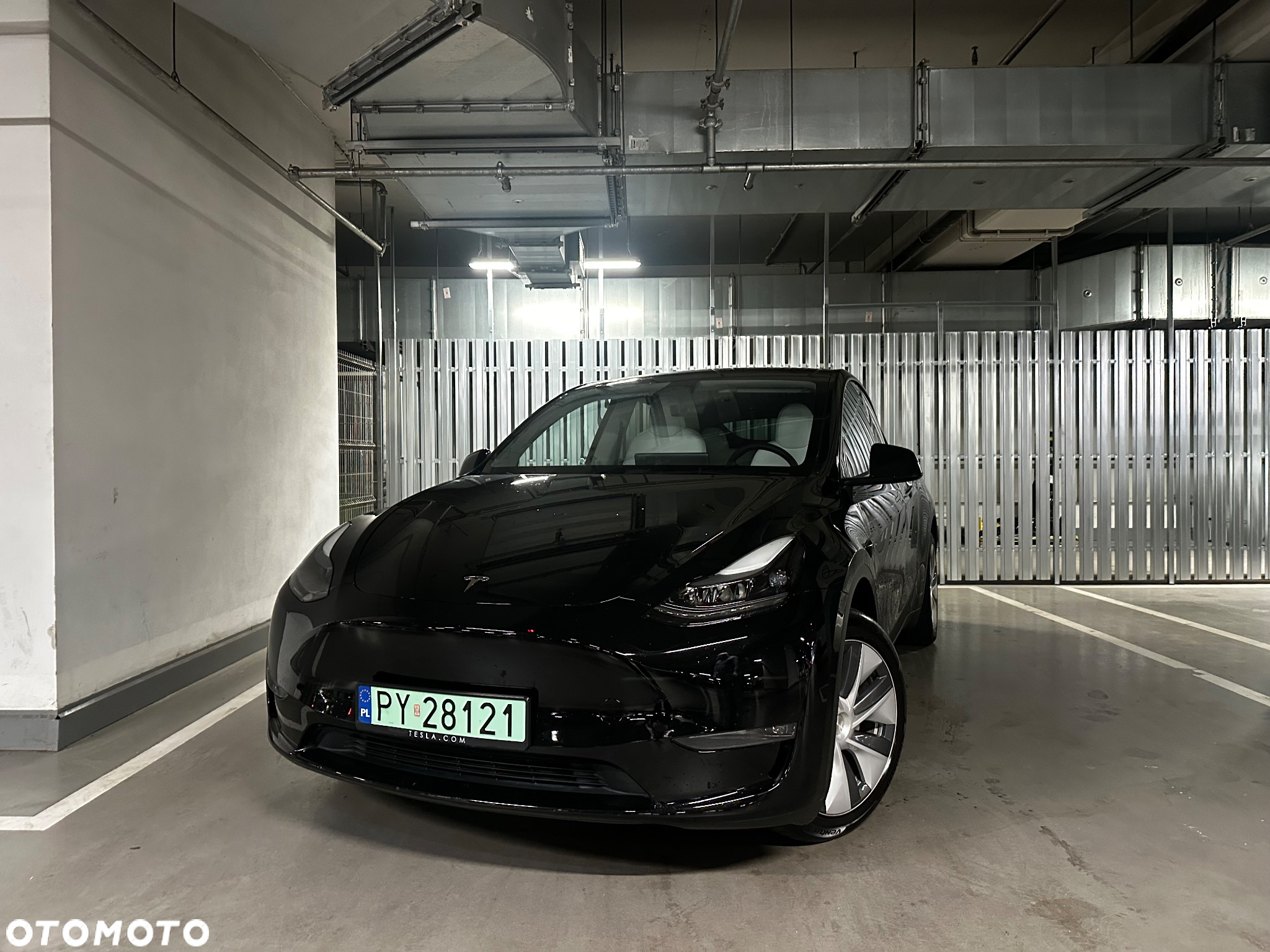 Tesla Y Long Range AWD - 8