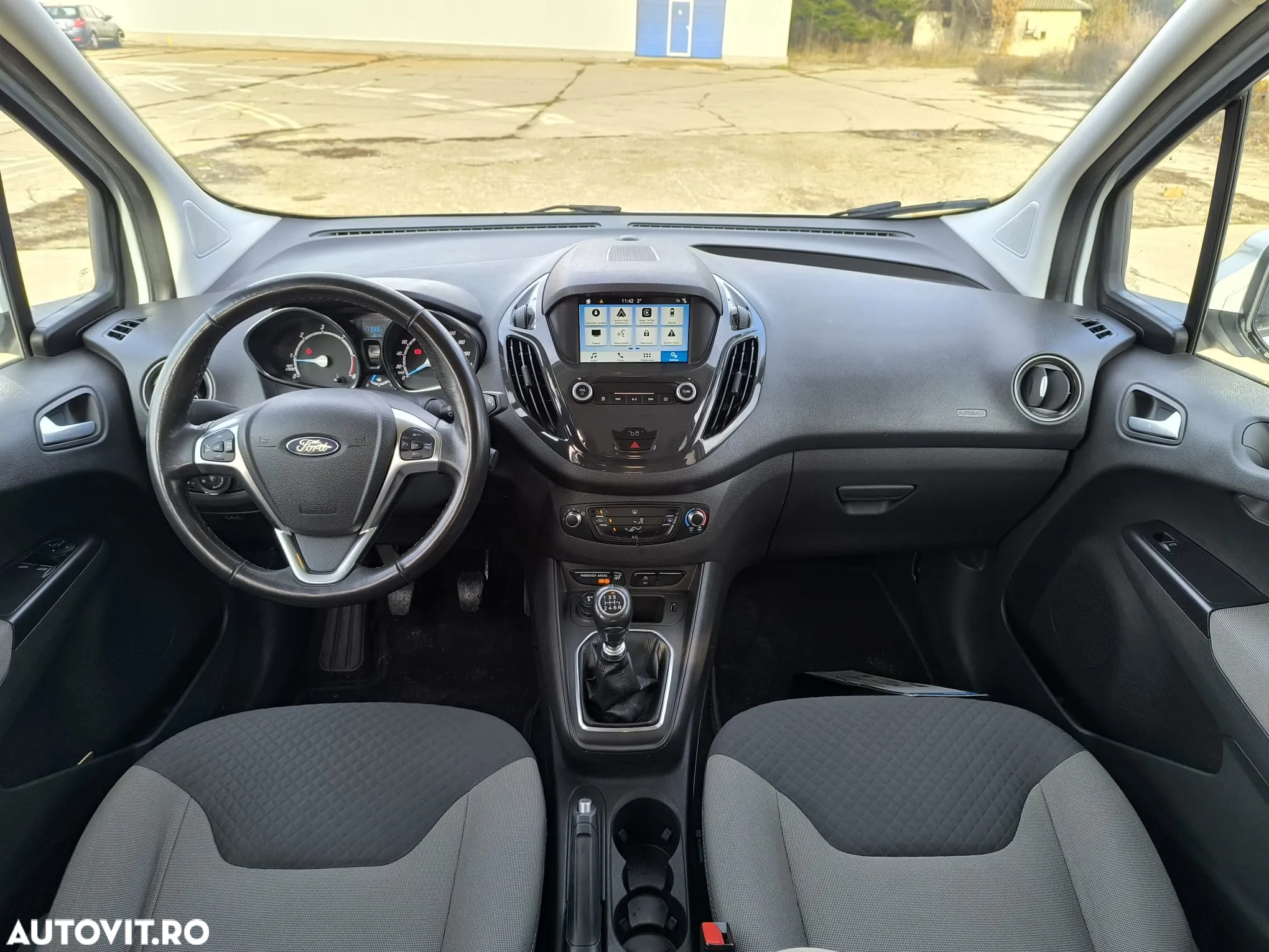 Ford Tourneo Courier 1.5 TDCi Titanium - 12