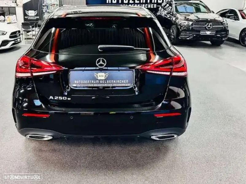 Mercedes-Benz A 250 e 8G-DCT AMG Line - 3