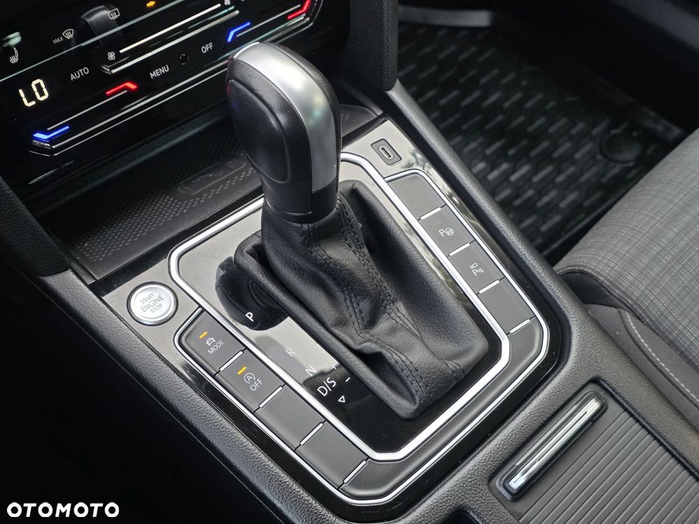 Volkswagen Passat - 15