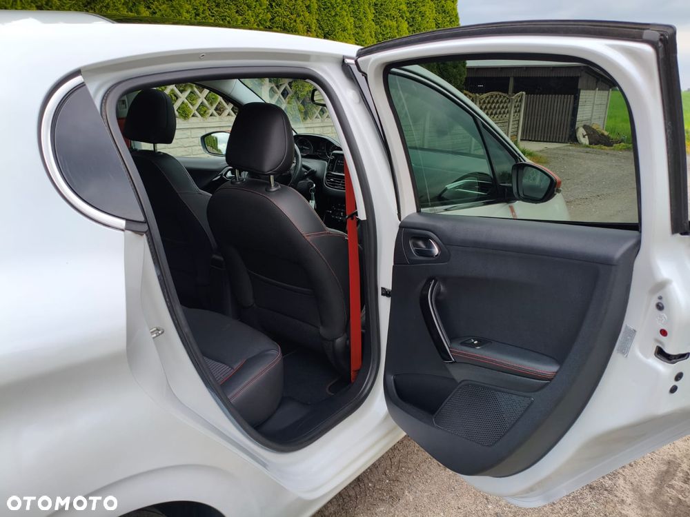 Peugeot 208 - 24