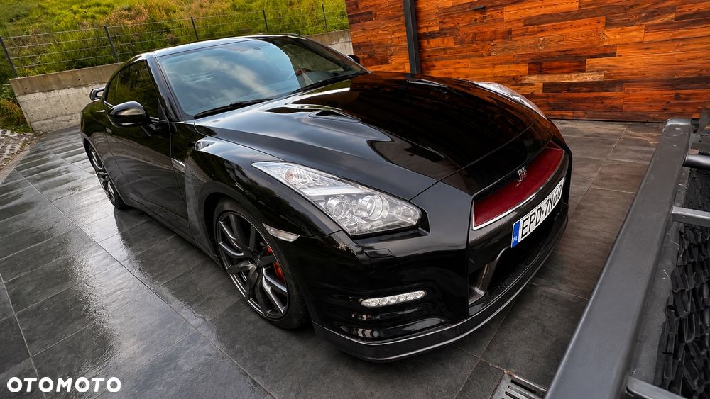 Nissan GT-R - 4