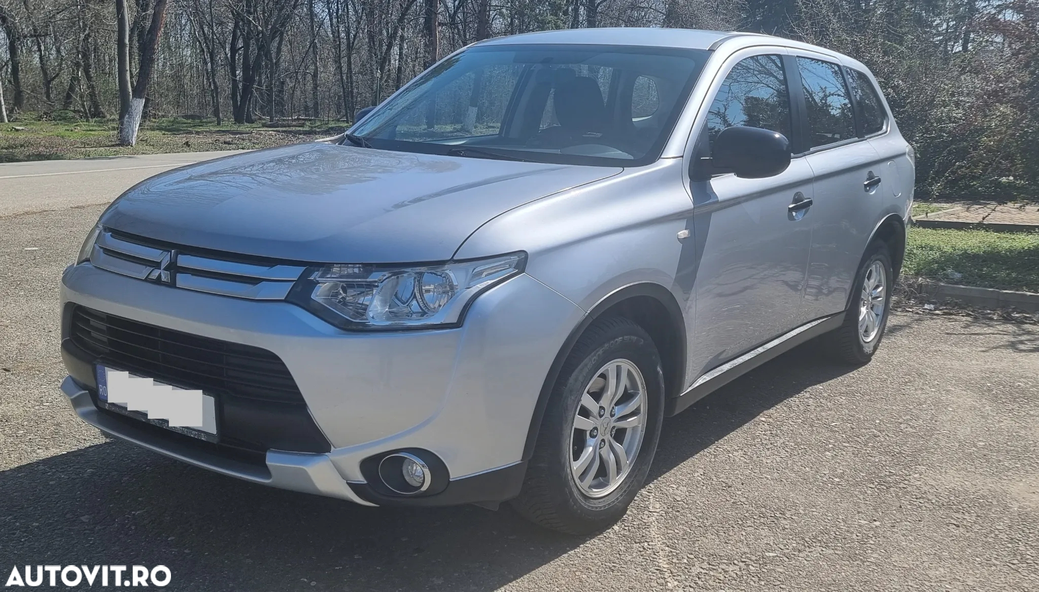 Mitsubishi Outlander - 2