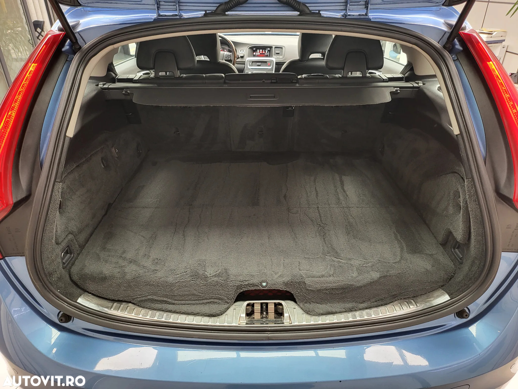 Volvo V60 D6 Plug-In-Hybrid AWD Geartronic Momentum - 18