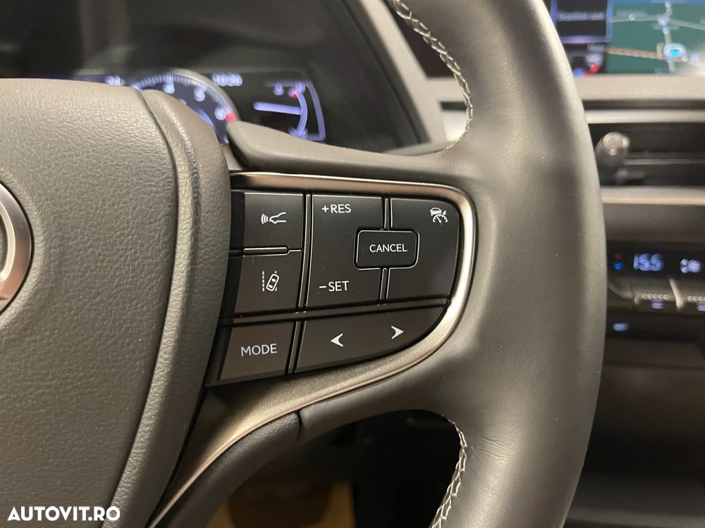 Lexus UX 250h Business Edition - 17