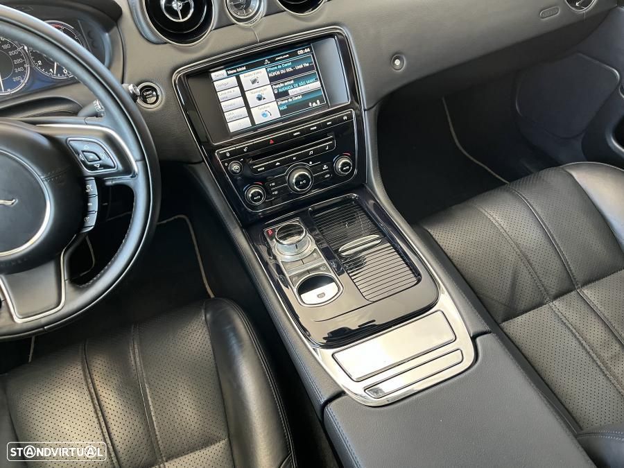 Jaguar XJ 3.0 D V6 Premium Luxury - 43