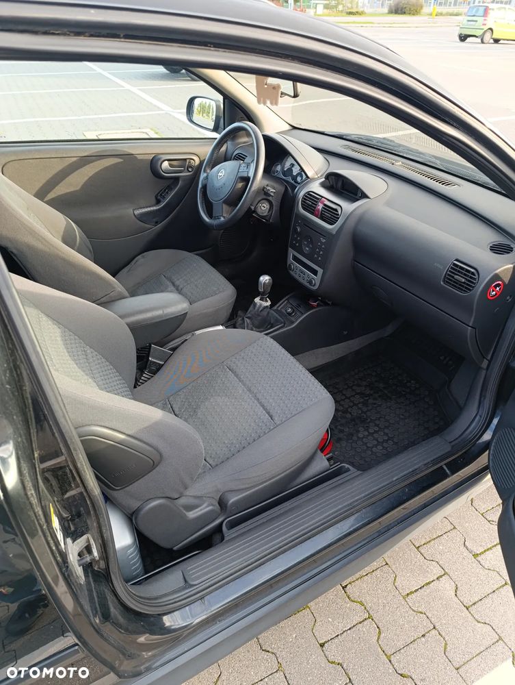 Opel Corsa 1.8 16V GSI - 12