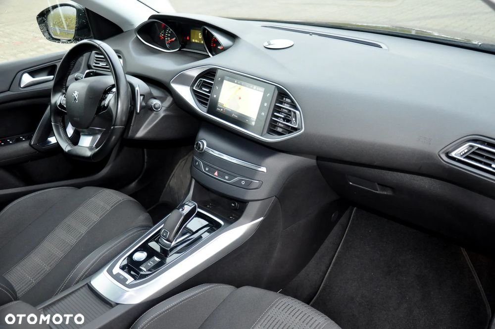 Peugeot 308 BlueHDi 130 EAT8 Black Edition - 32