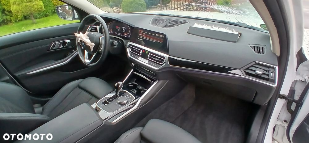 BMW Seria 3 320d Luxury Line - 13