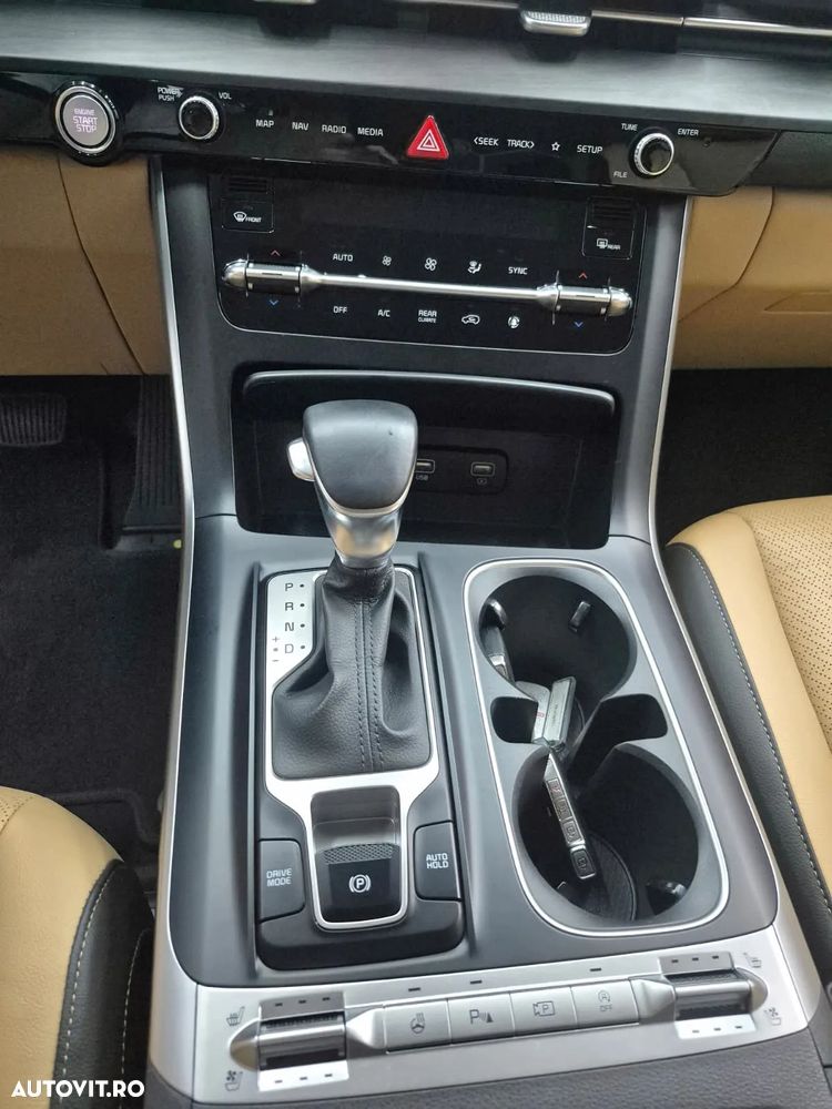 Kia Carnival - 15