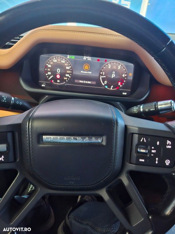 Land Rover Defender - 8