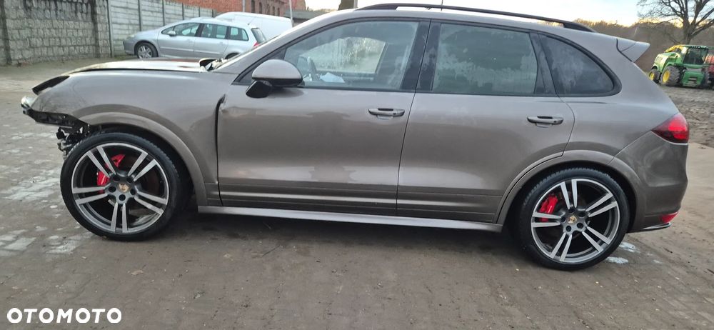 Porsche Cayenne GTS - 7