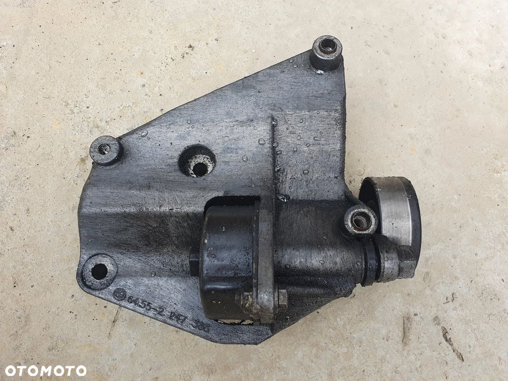 BMW E39 E46 2.0D ŁAPA WSPORNIK MOCOWANIE KOMPRESORA SPRĘŻARKI 2247388 - 2