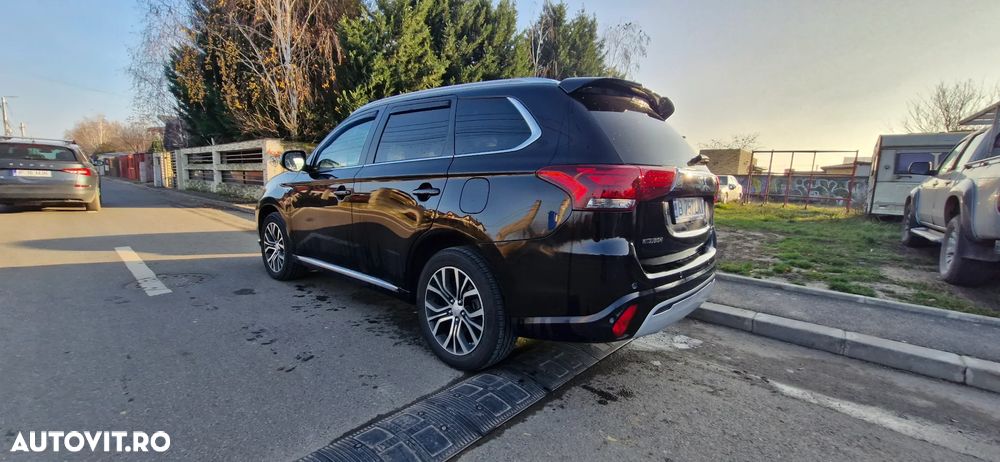 Mitsubishi Outlander PHEV 2.4 L 4X4 Instyle+ - 15