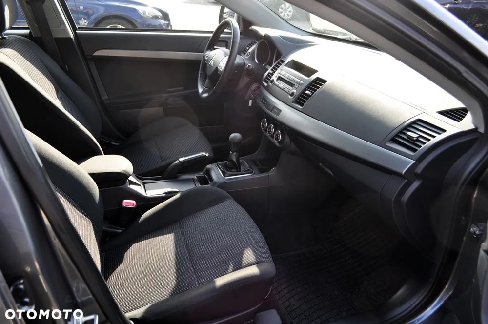 Mitsubishi Lancer 1.8 Inform LPG - 24