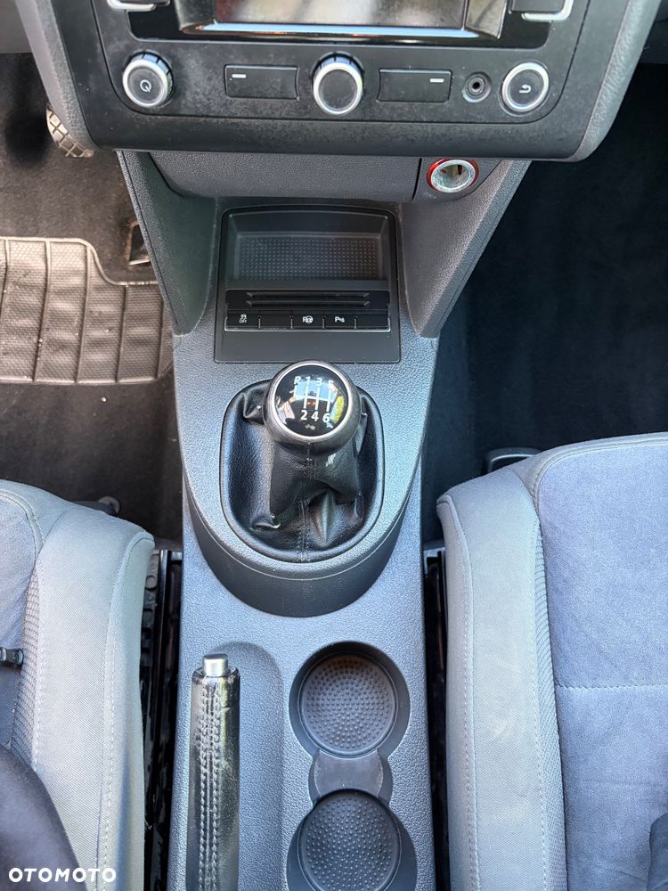Volkswagen Touran - 28