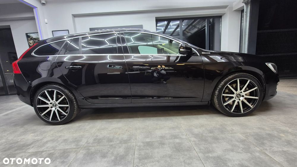 Volvo V60 D6 AWD Plug-in Hybrid Summum - 10