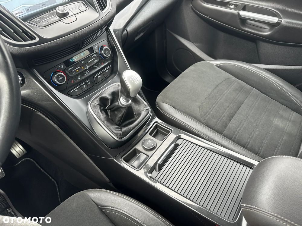 Ford Kuga 1.5 EcoBoost 2x4 ST-Line - 23