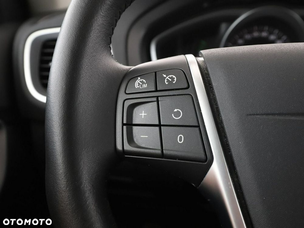 Volvo V40 T2 Momentum - 31
