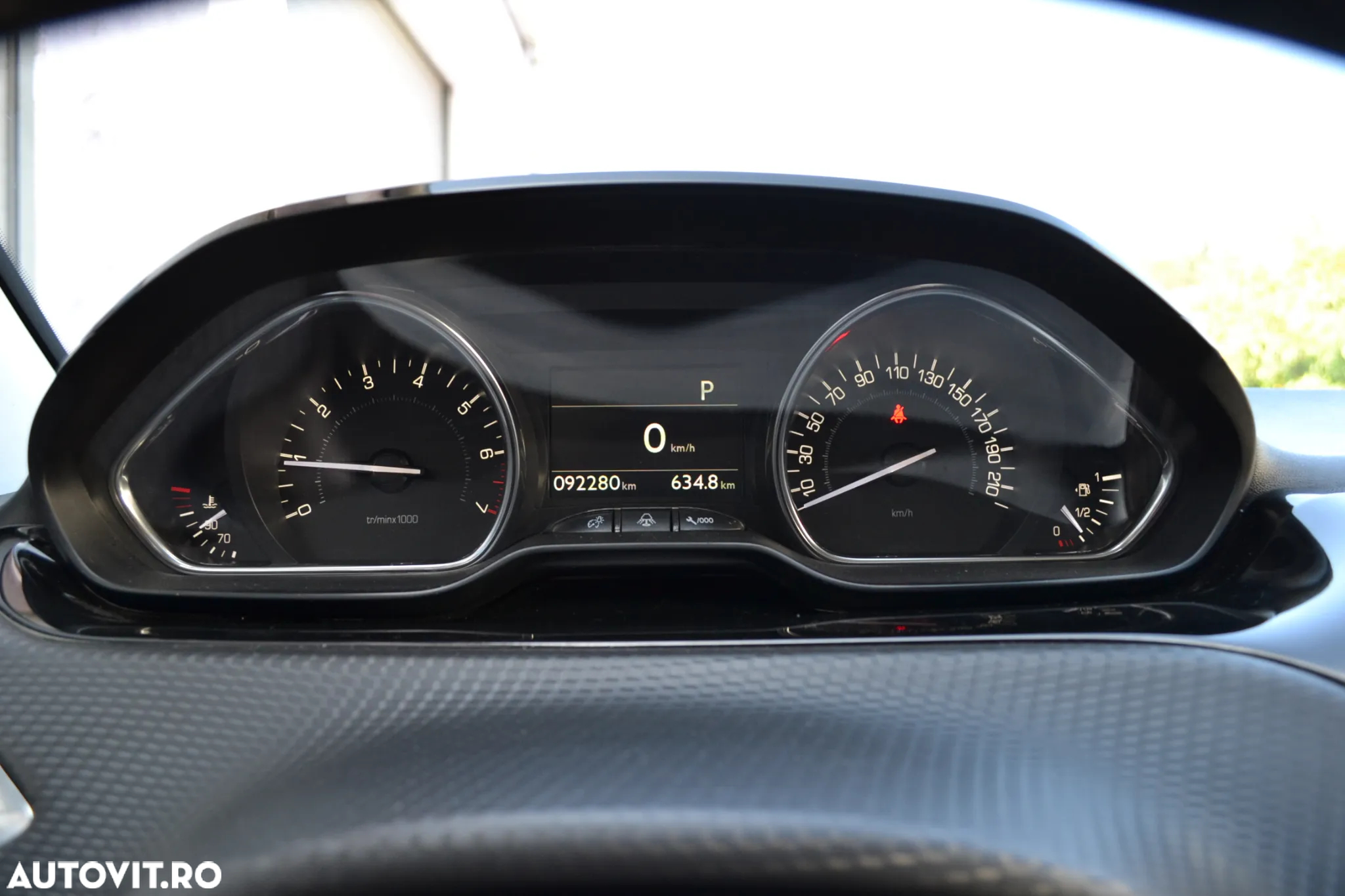 Peugeot 2008 PureTech 130 Stop&Start EAT6 Allure - 13