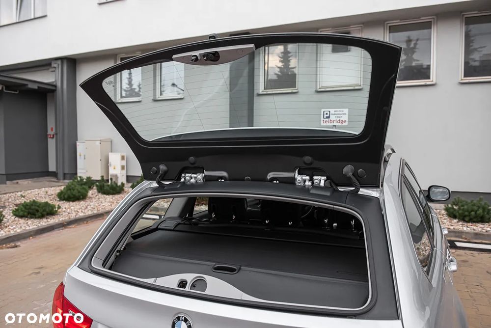 BMW Seria 3 325i xDrive Touring - 26