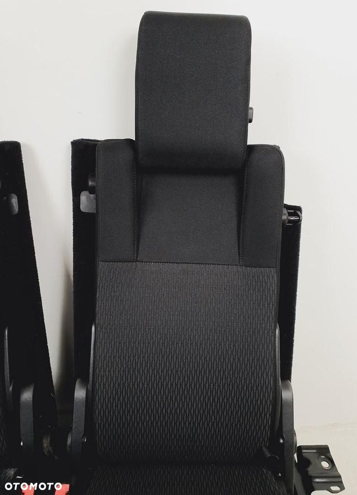 FOTELE III RZĄD LAND ROVER DISCOVERY IV L319 0 - 3