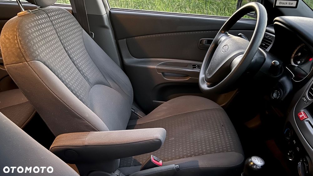 Kia Rio 1.4 Family + - 12