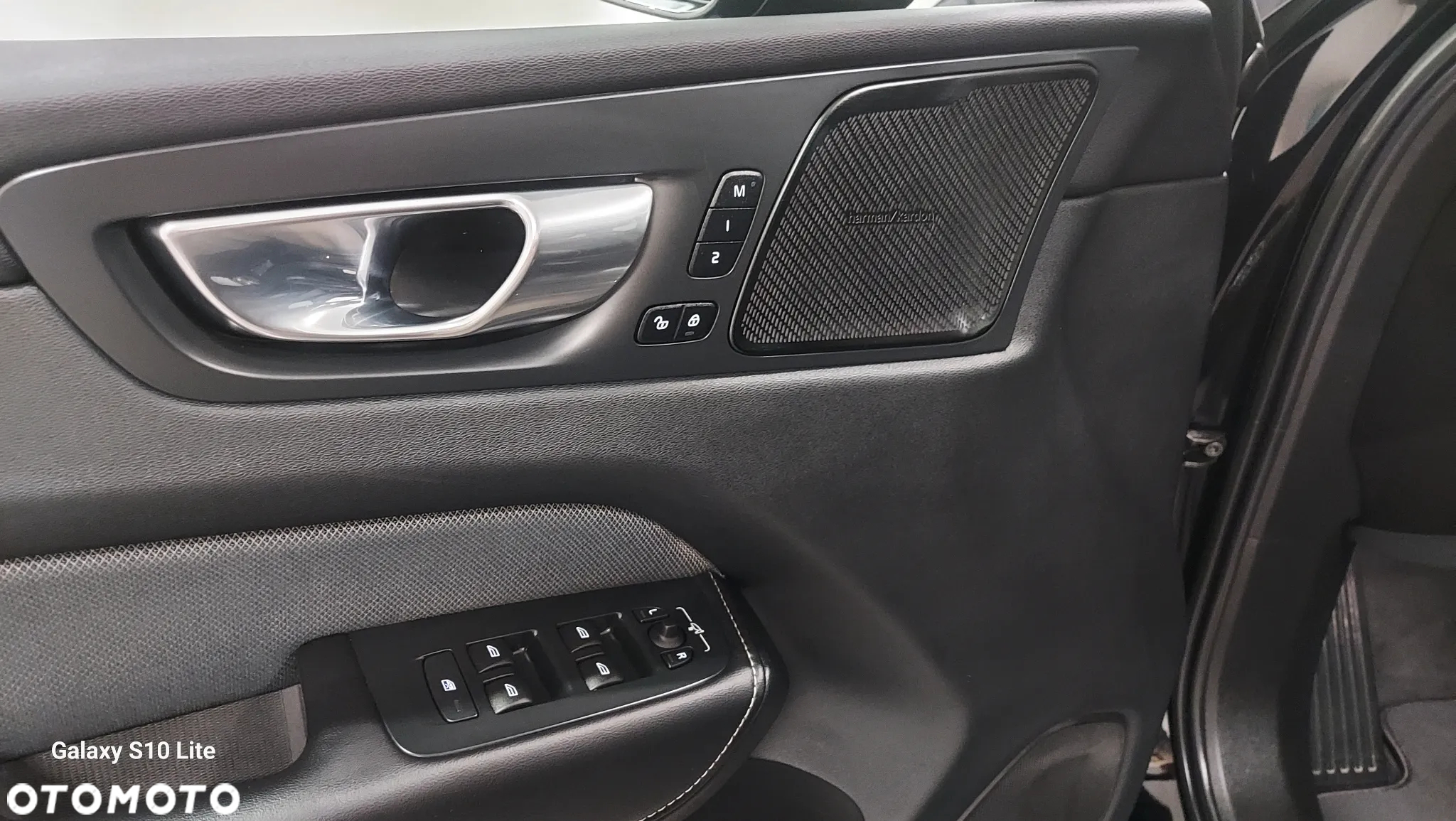 Volvo XC 60 B4 D Plus Dark - 14