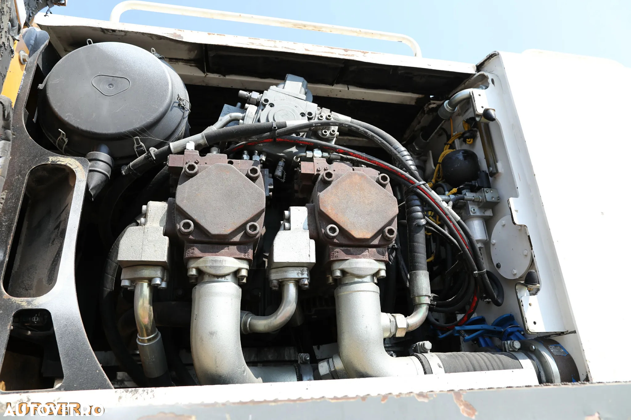 Liebherr R954C - 11