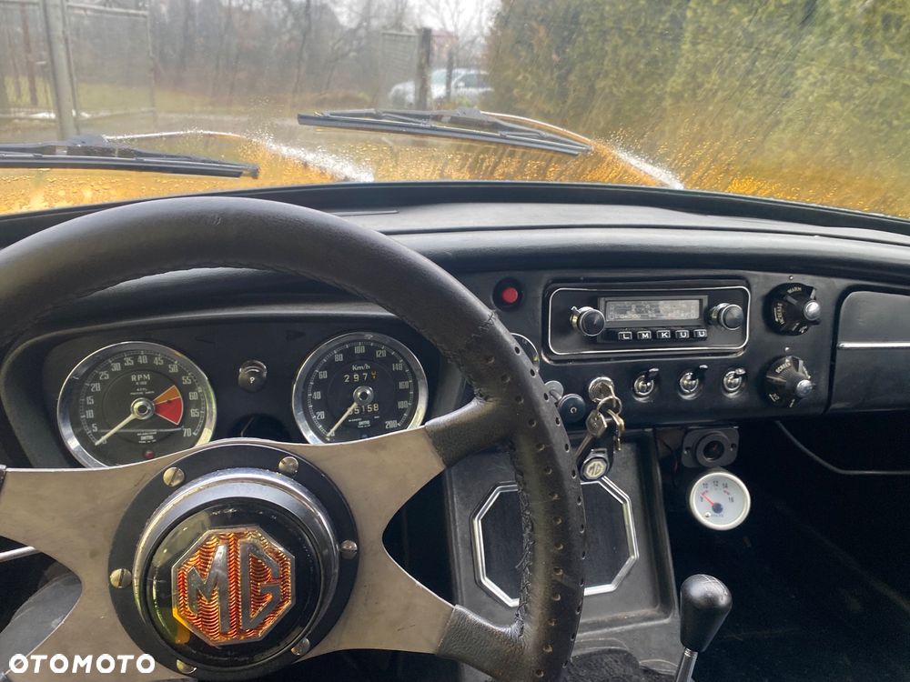 MG MGB - 12