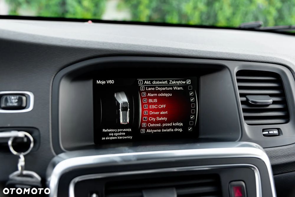 Volvo V60 D6 AWD Plug-in Hybrid Momentum - 34