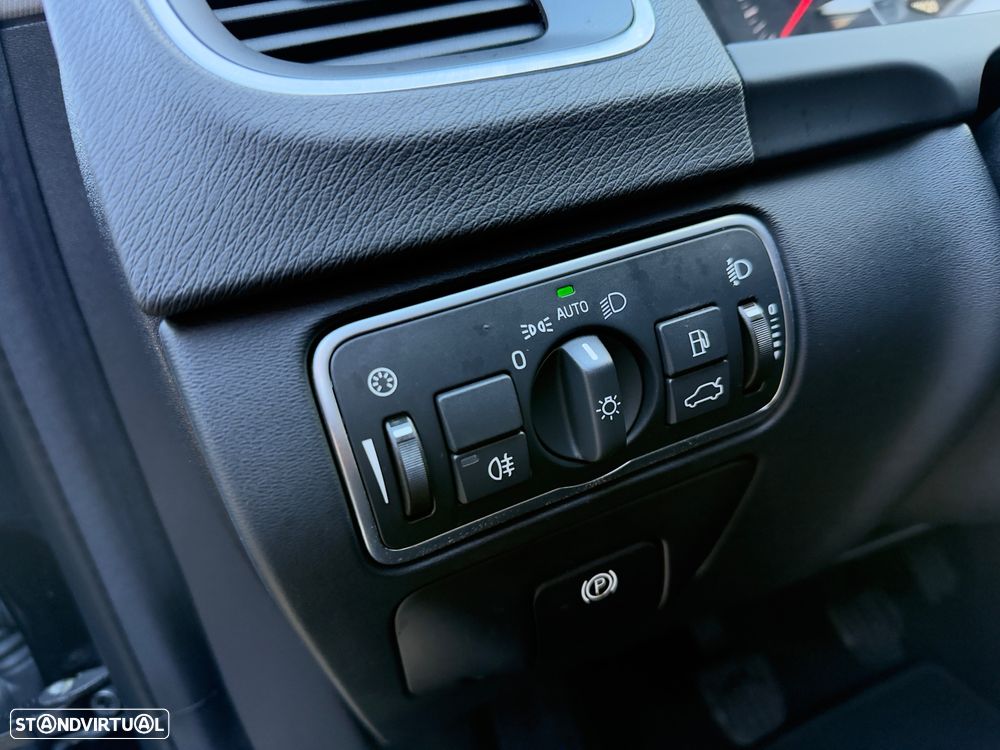 Volvo V60 Cross Country 2.0 D3 Momentum - 43