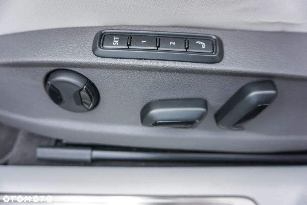 Volkswagen Passat 2.0 TDI Elegance DSG - 25