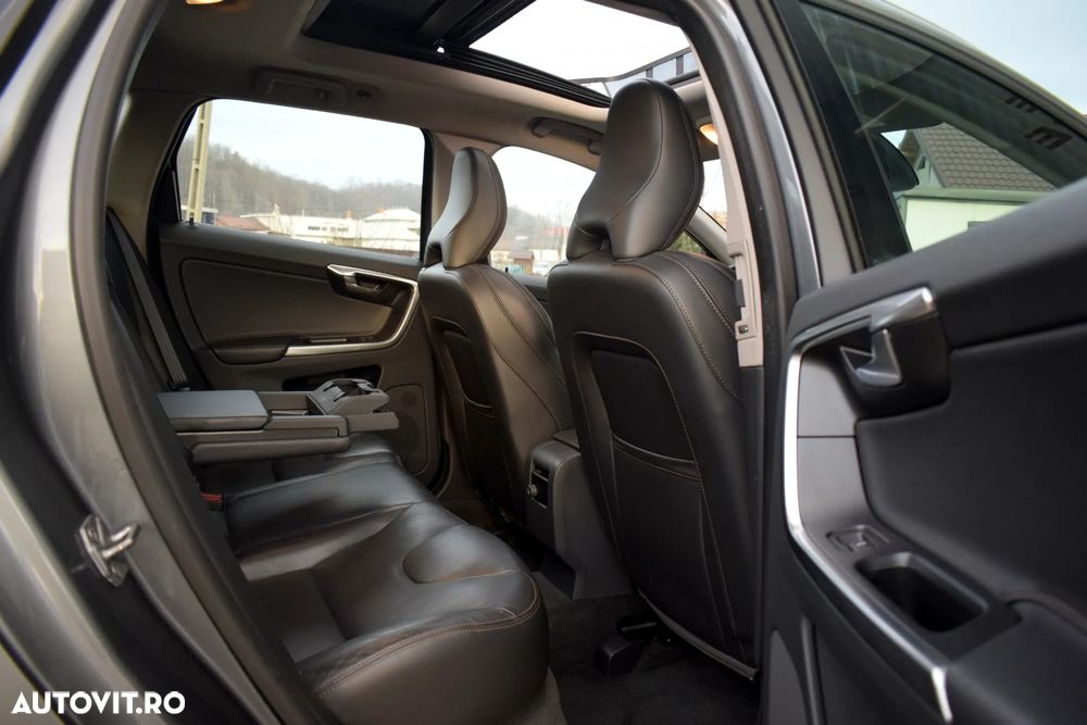 Volvo XC 60 D5 AWD Geartronic Ocean Race - 10