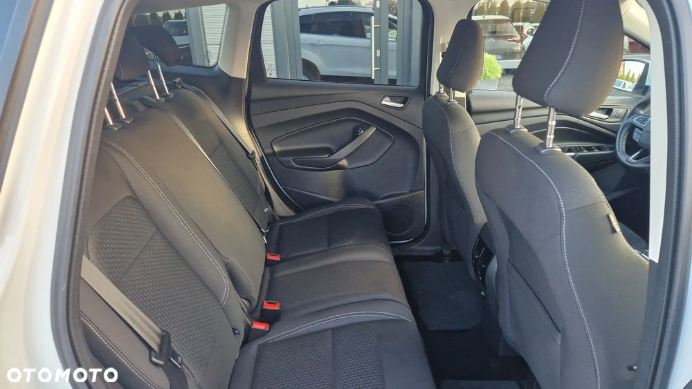 Ford Kuga 1.5 EcoBoost 2x4 Titanium - 16