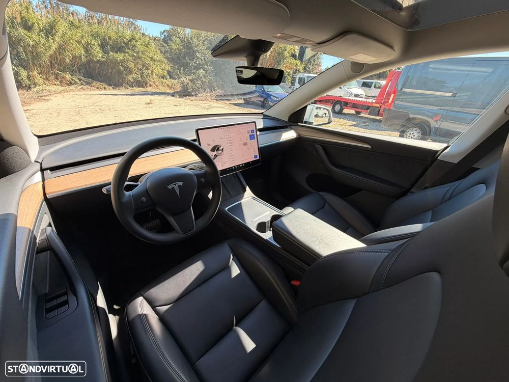 Tesla Model Y Long Range Dual Motor AWD - 24