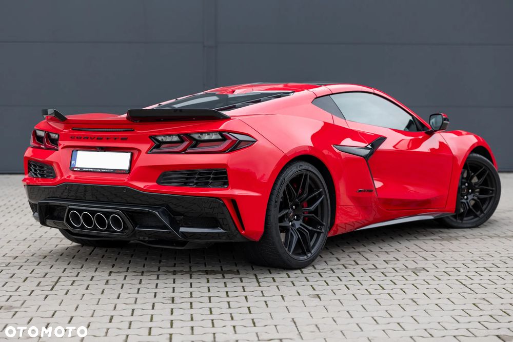 Chevrolet Corvette - 12