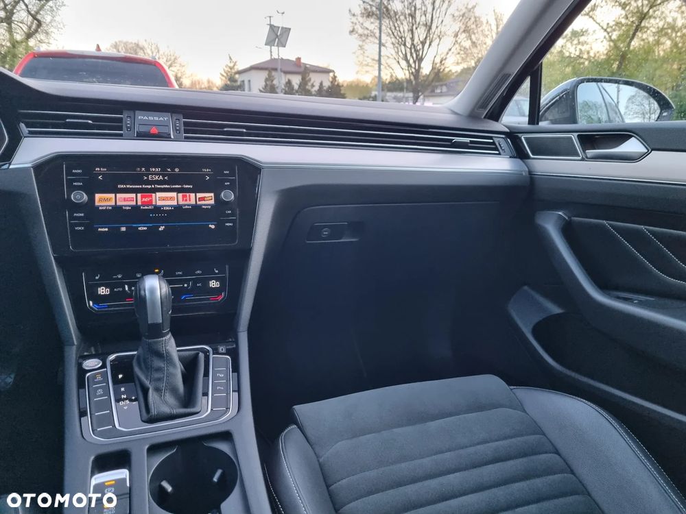 Volkswagen Passat Variant 2.0 TDI 4Mot Elegance DSG - 28