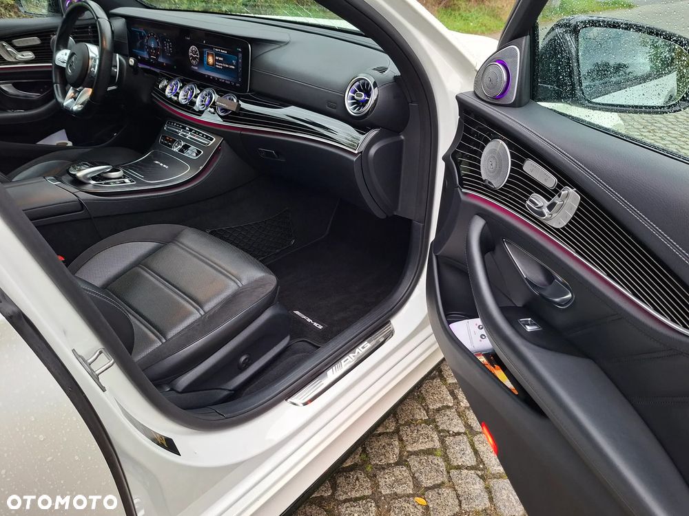 Mercedes-Benz Klasa E AMG 63 4Matic+ T 9G-TRONIC - 15