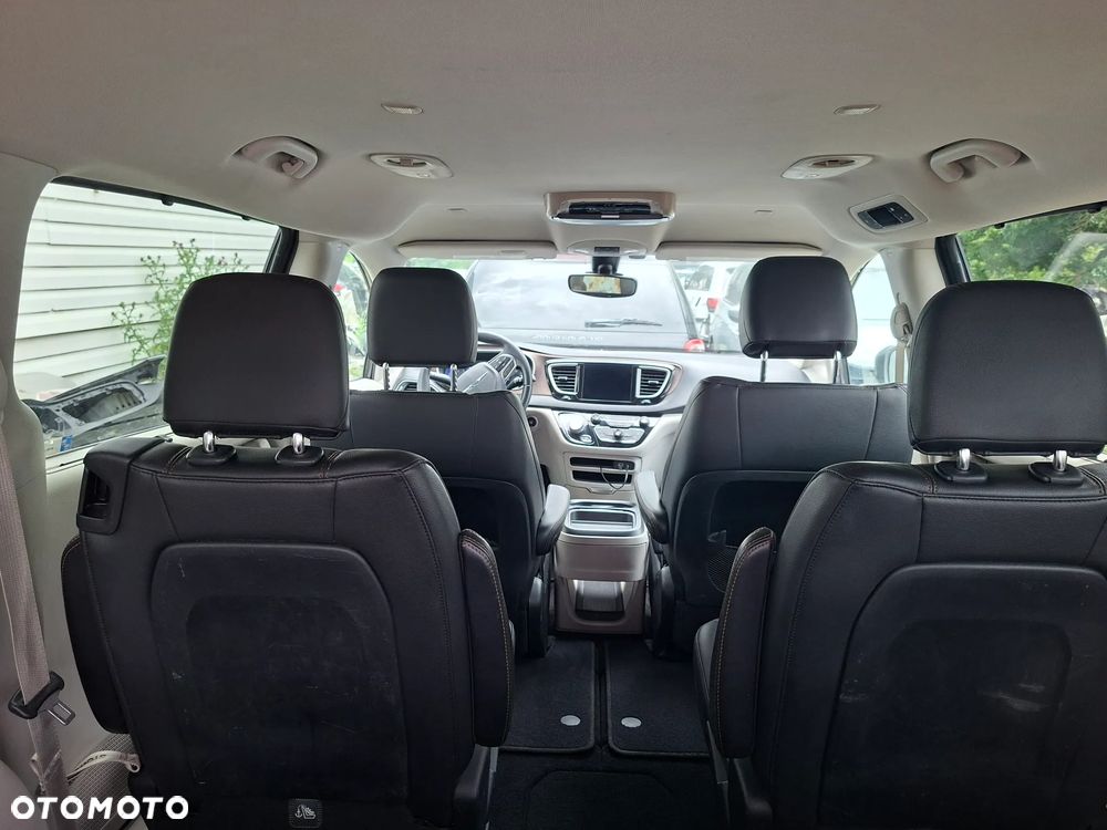 Chrysler Pacifica - 10
