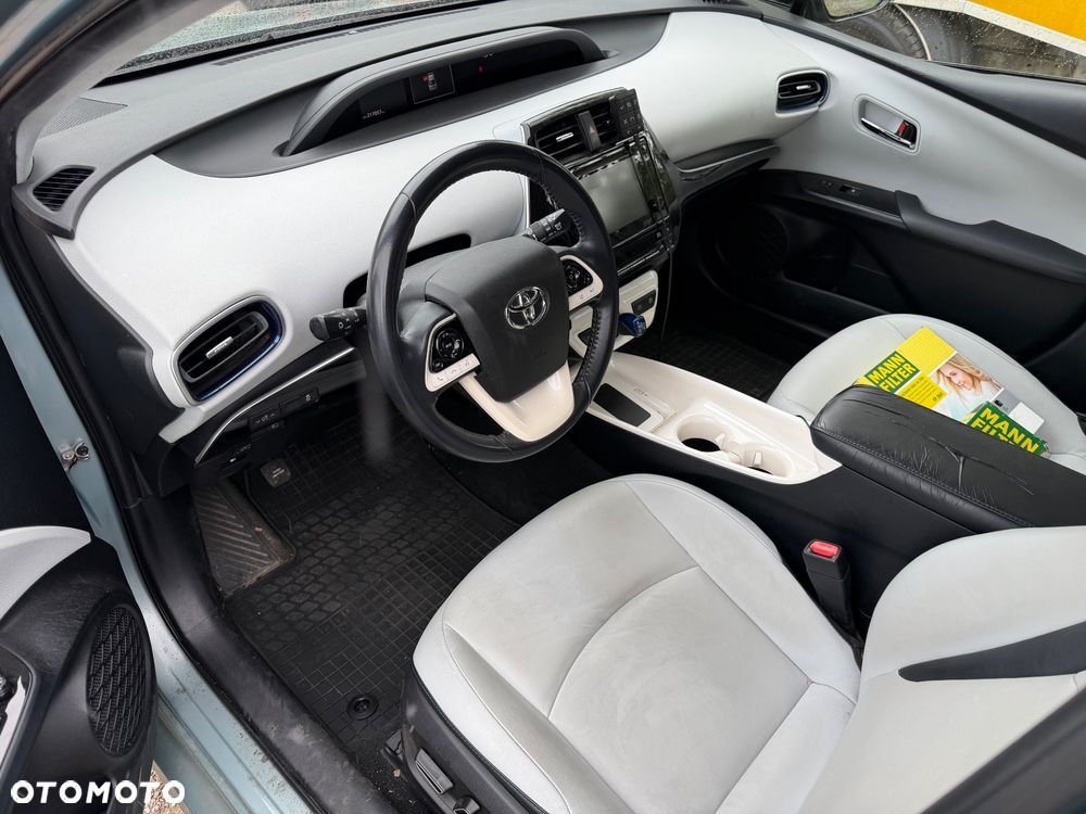 Toyota Prius (Hybrid) Executive - 6
