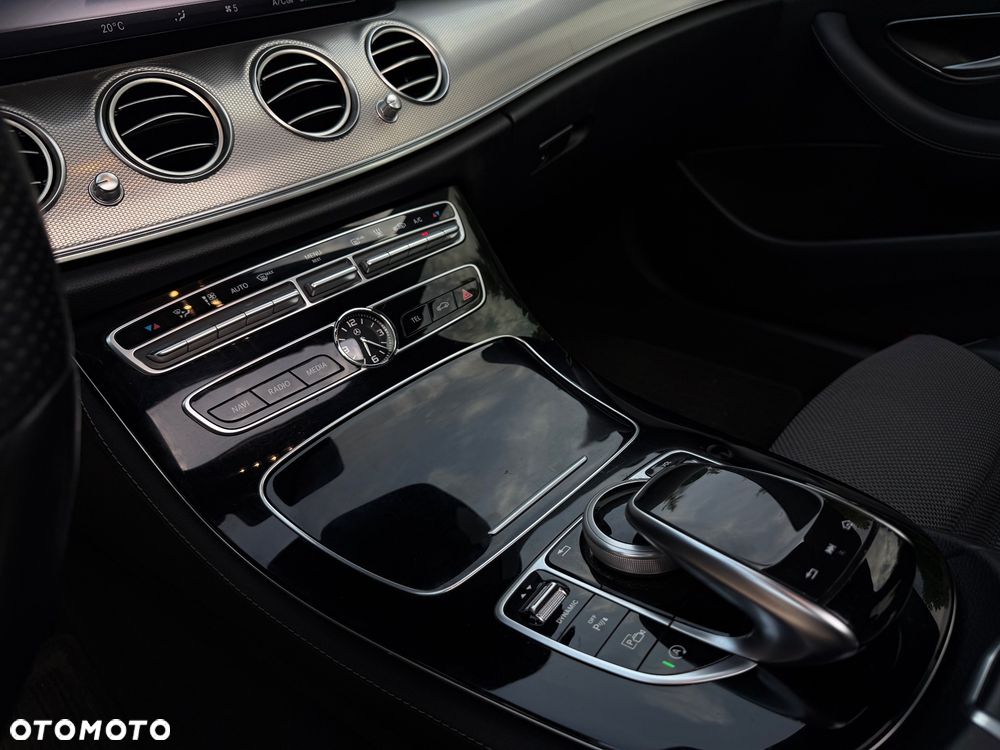 Mercedes-Benz Klasa E 220 d 9G-TRONIC - 25